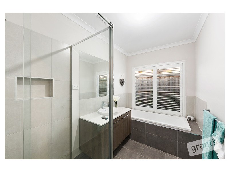 3 Ellaroo Circuit, Clyde North VIC 3978