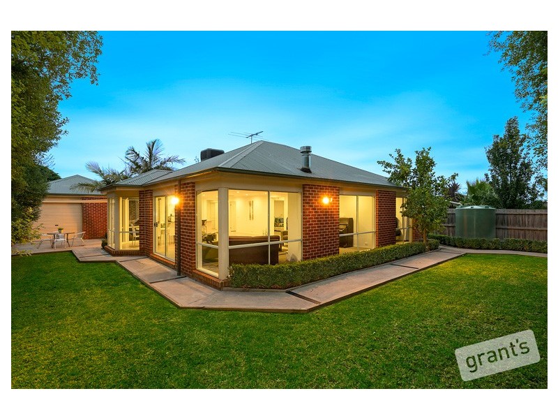 6 Dickson Mews, Berwick VIC 3806