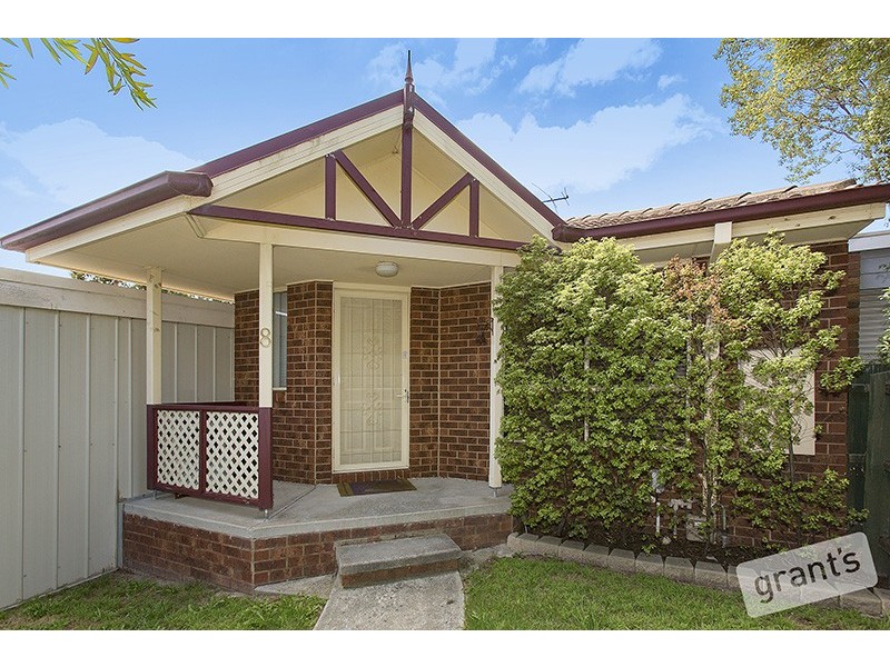 8 Adelong Court, Berwick VIC 3806