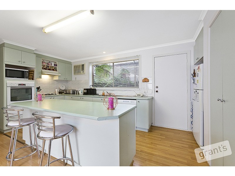 8 Adelong Court, Berwick VIC 3806