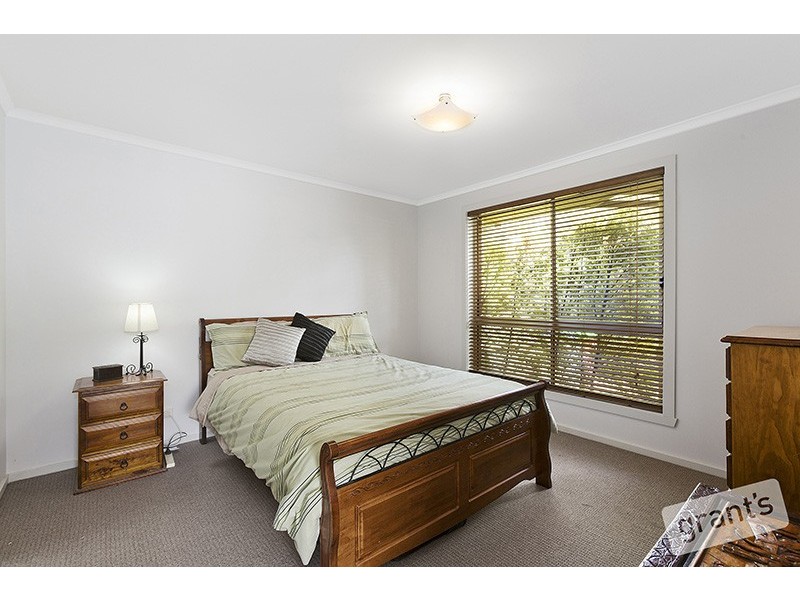 8 Adelong Court, Berwick VIC 3806