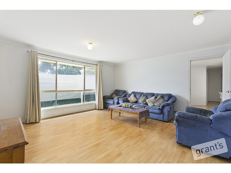 8 Adelong Court, Berwick VIC 3806