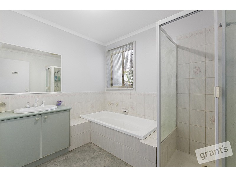 8 Adelong Court, Berwick VIC 3806