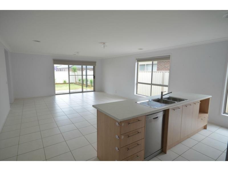 23 Warbler Street, Pakenham VIC 3810