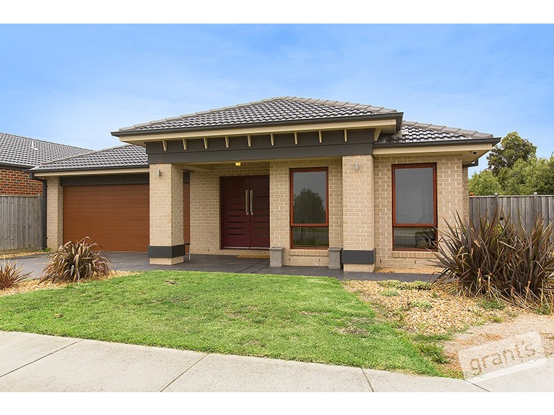 26 Dan Morgan Drive, Cranbourne East VIC 3977