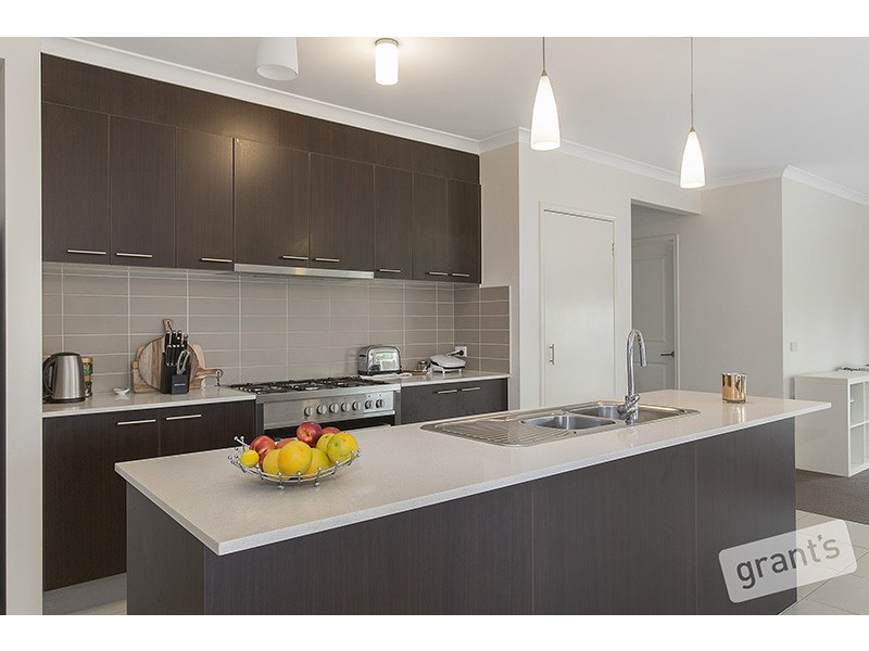 26 Dan Morgan Drive, Cranbourne East VIC 3977