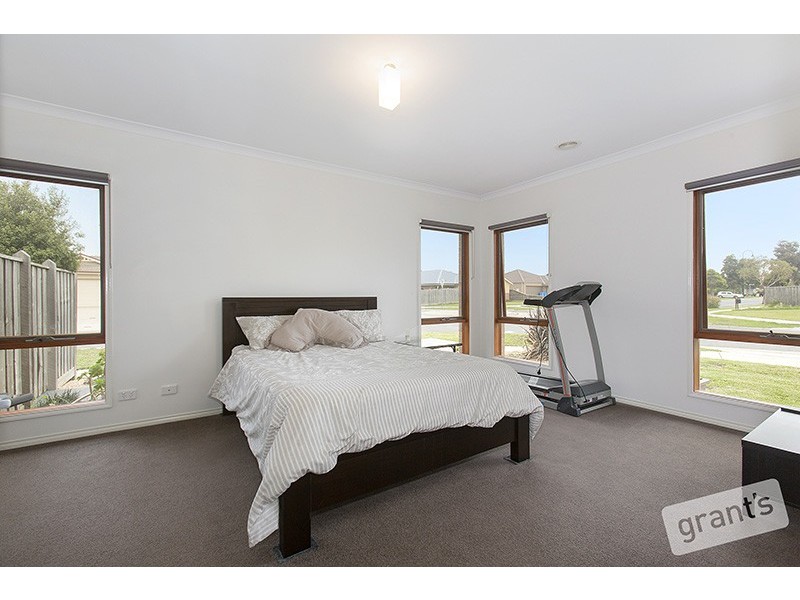 26 Dan Morgan Drive, Cranbourne East VIC 3977