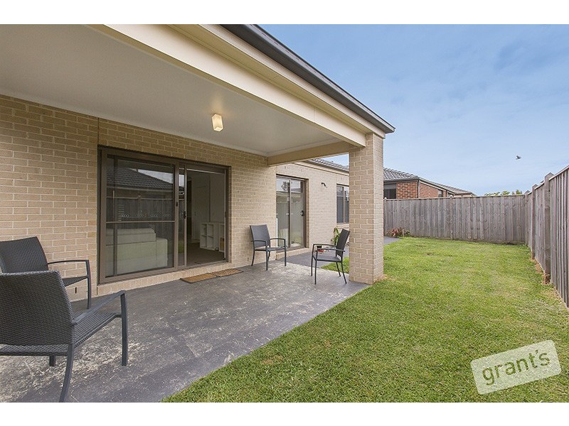 26 Dan Morgan Drive, Cranbourne East VIC 3977