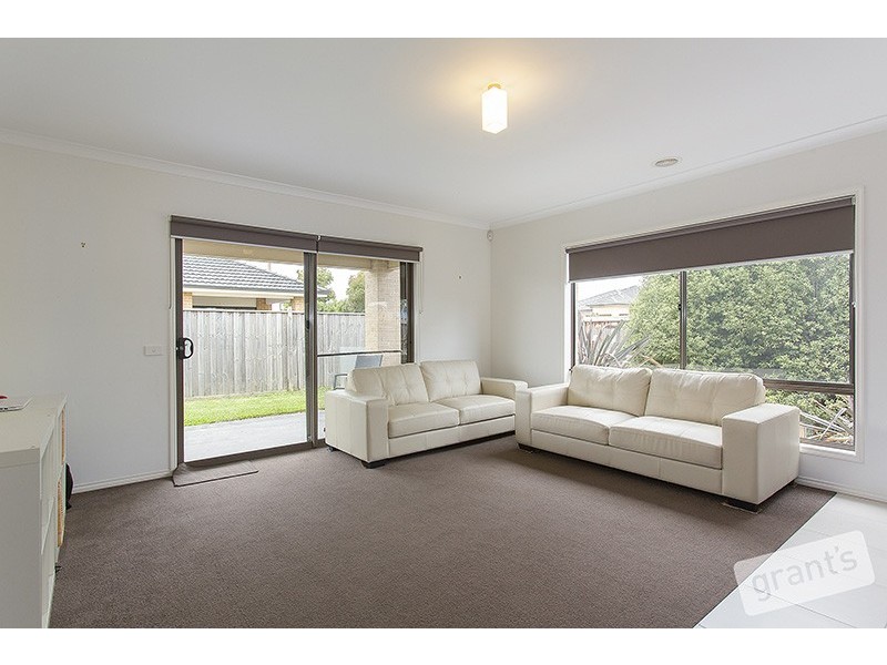 26 Dan Morgan Drive, Cranbourne East VIC 3977