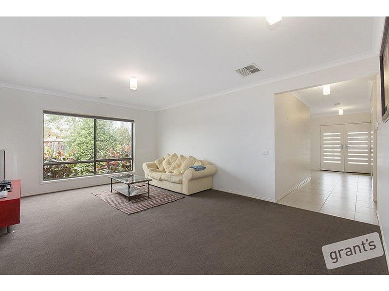 26 Dan Morgan Drive, Cranbourne East VIC 3977