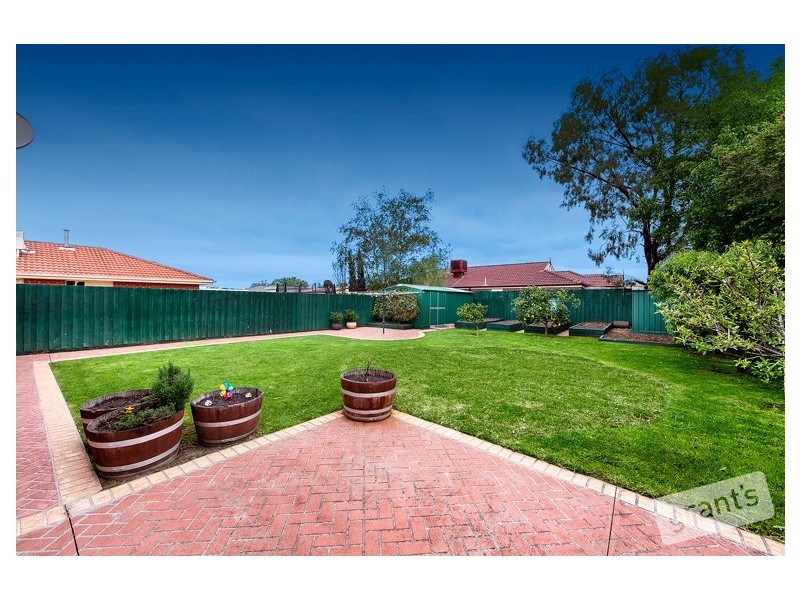 11 Claremont Glen, Berwick VIC 3806
