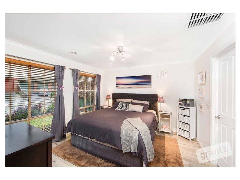 11 Claremont Glen, Berwick VIC 3806