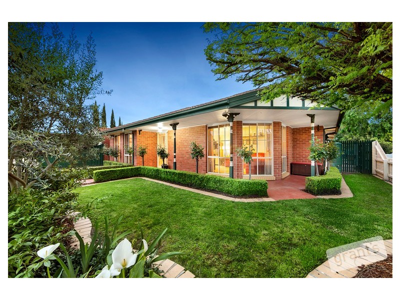 11 Claremont Glen, Berwick VIC 3806