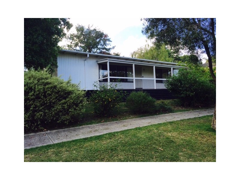 8 Rutland Road, Berwick VIC 3806