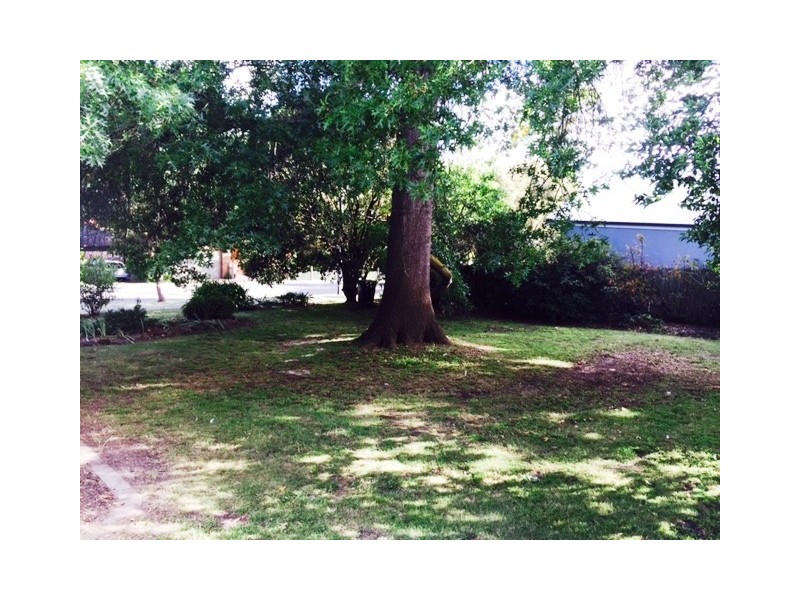 8 Rutland Road, Berwick VIC 3806