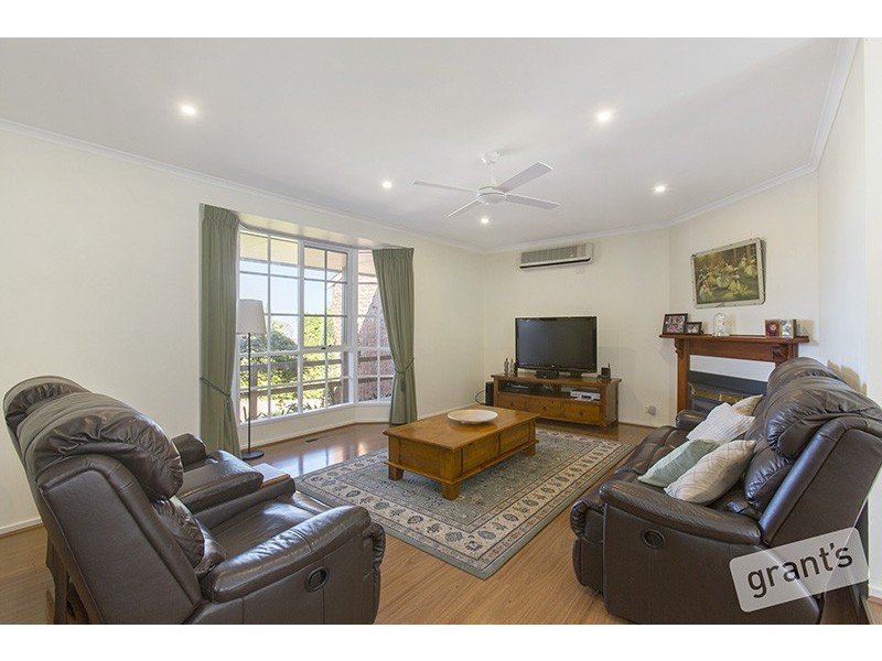4 Confait Court, Berwick VIC 3806