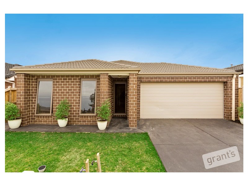 11 Naas Road, Clyde North VIC 3978