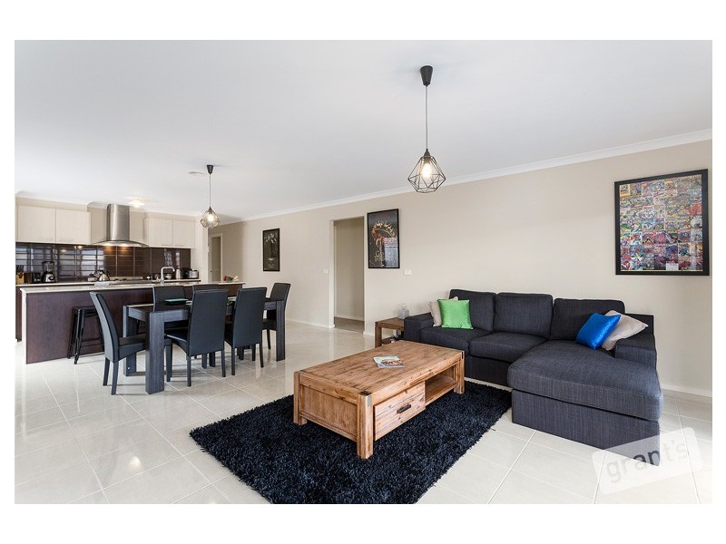 11 Naas Road, Clyde North VIC 3978