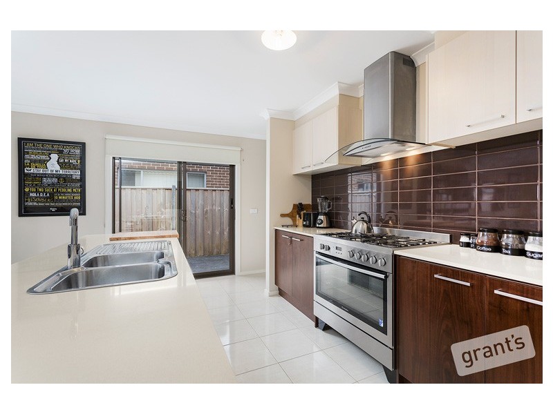 11 Naas Road, Clyde North VIC 3978