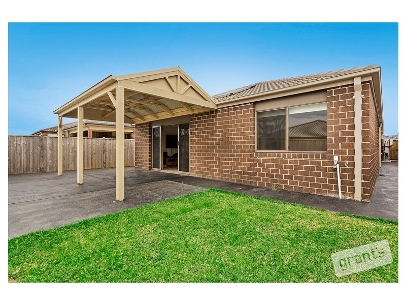 11 Naas Road, Clyde North VIC 3978