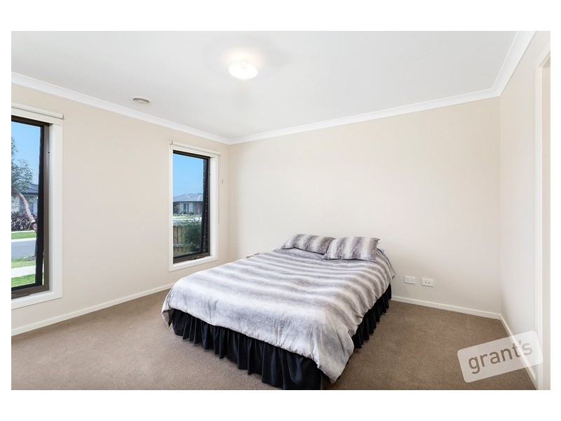 11 Naas Road, Clyde North VIC 3978