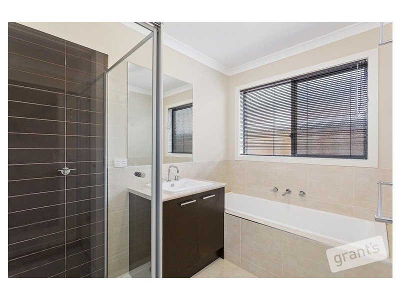 11 Naas Road, Clyde North VIC 3978