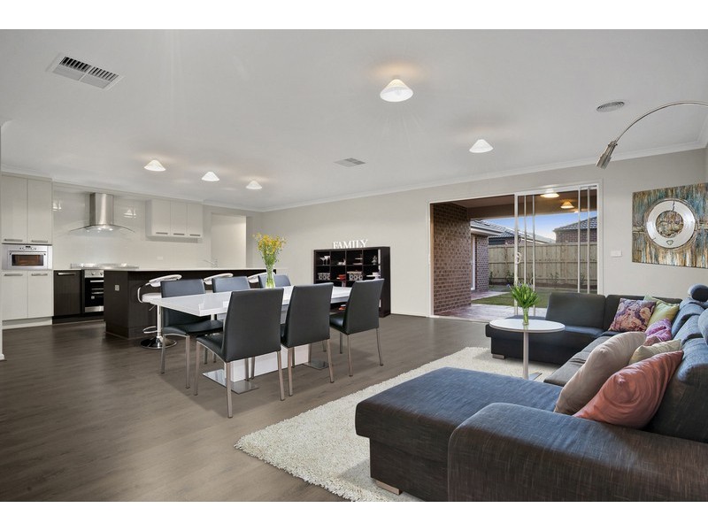 7 Illes Court, Berwick VIC 3806