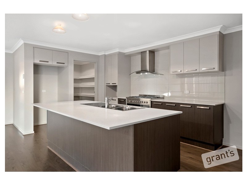 7 Illes Court, Berwick VIC 3806