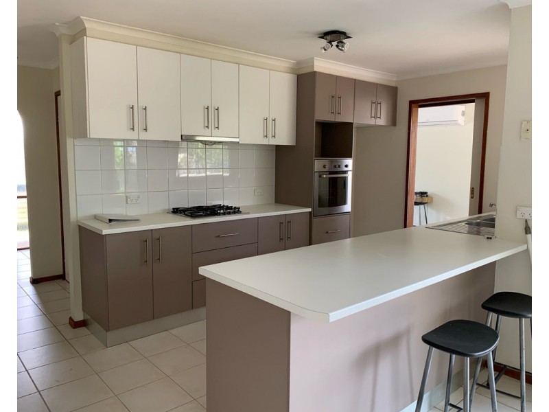 8 Poorinda Rise, Narre Warren VIC 3805