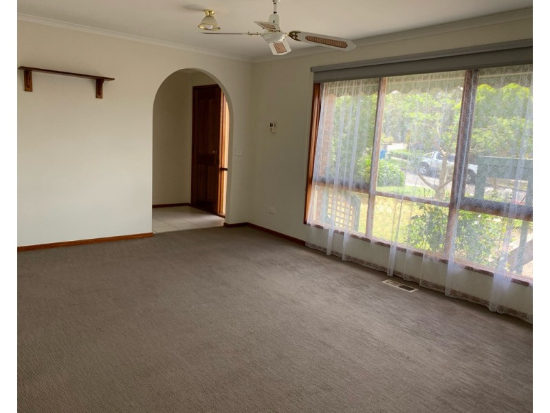 8 Poorinda Rise, Narre Warren VIC 3805