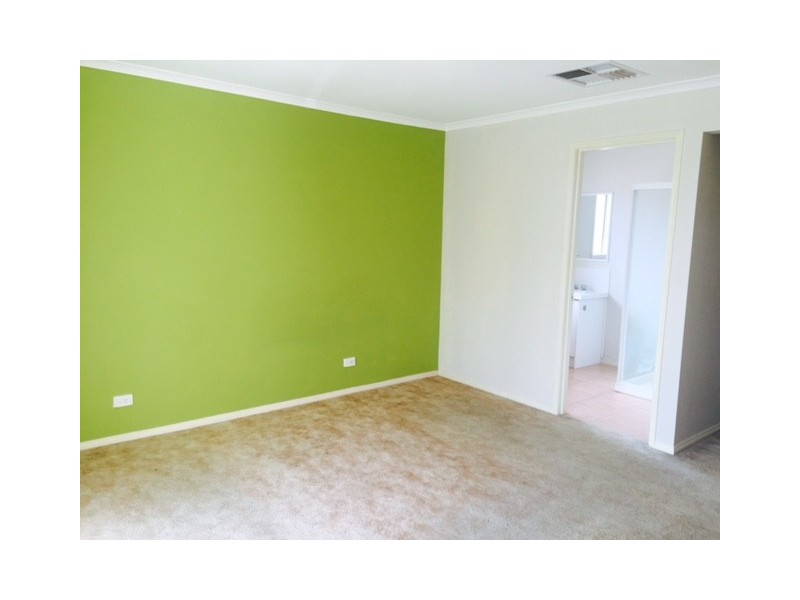 6 Kalastaire Grove, Berwick VIC 3806