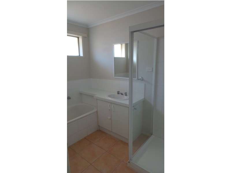 6 Kalastaire Grove, Berwick VIC 3806