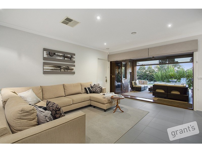 15 Cassandra Court, Berwick VIC 3806