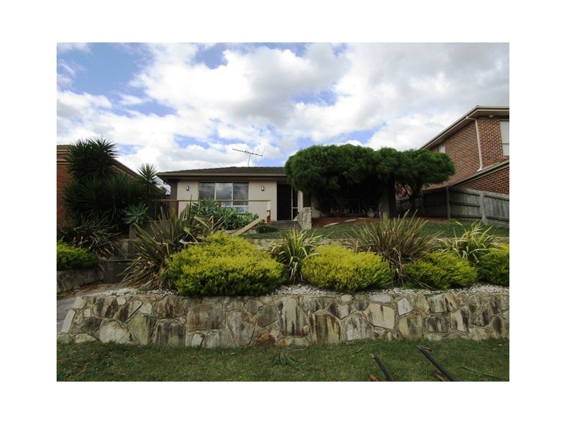 4 Allunga Parade, Berwick VIC 3806