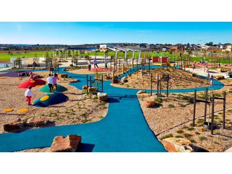 4 Riverbank Close, Clyde North VIC 3978