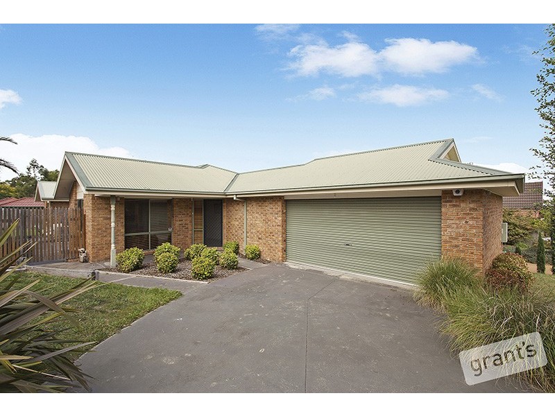33 Allardice Parade, Berwick VIC 3806