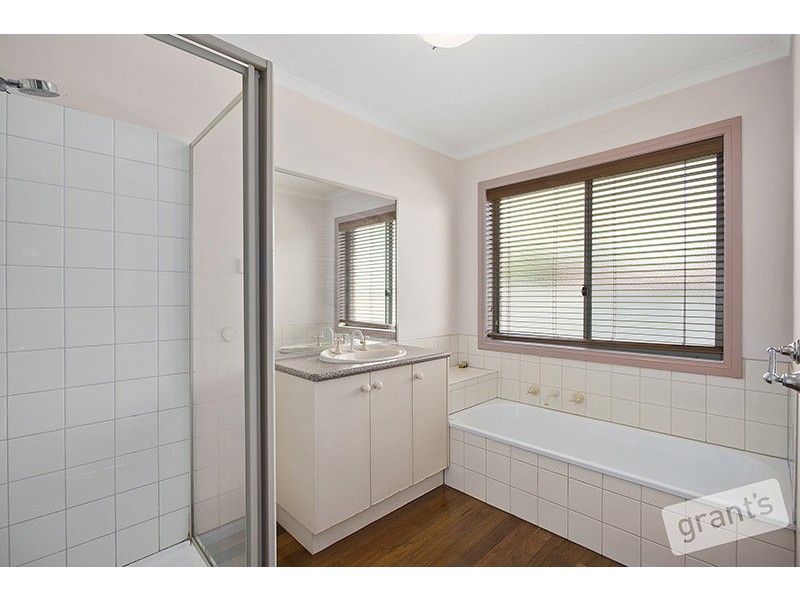 33 Allardice Parade, Berwick VIC 3806