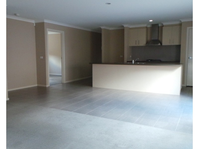 2 Cranbrook Circuit, Officer VIC 3809