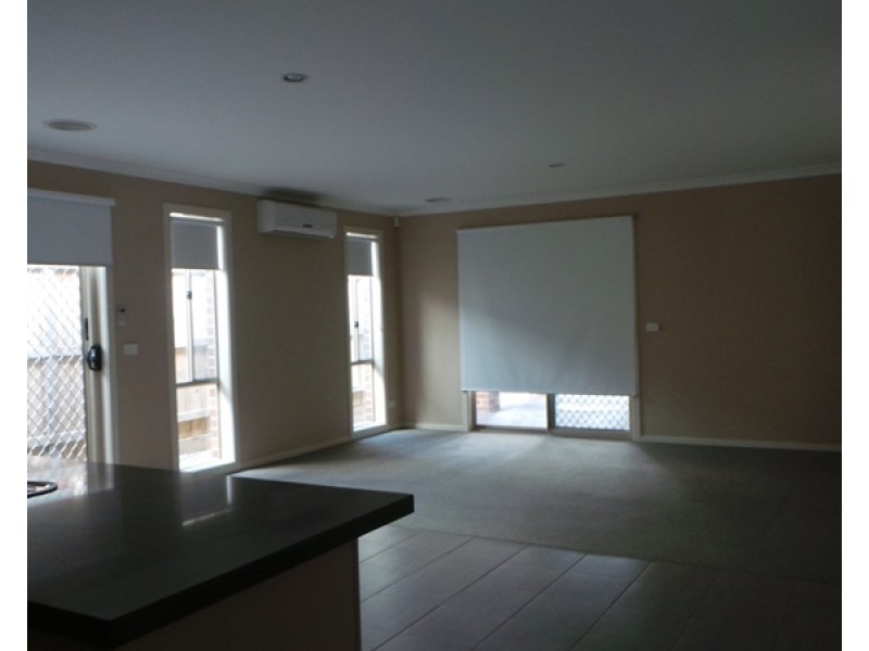 2 Cranbrook Circuit, Officer VIC 3809