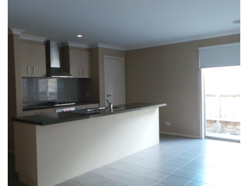 2 Cranbrook Circuit, Officer VIC 3809