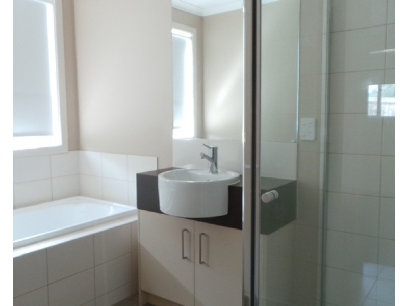 2 Cranbrook Circuit, Officer VIC 3809