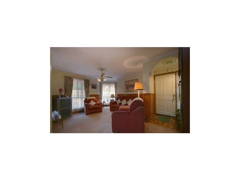 3/2 Ambleside Crescent, Berwick VIC 3806