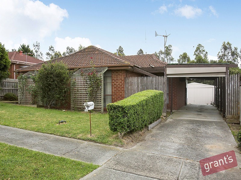 77 George Chudleigh Drive, Hallam VIC 3803