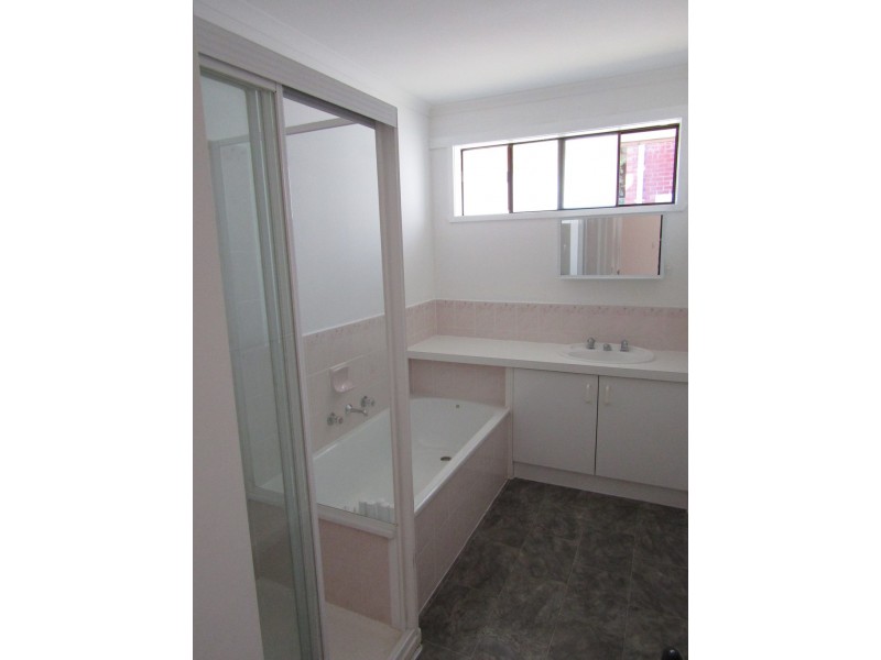 77 George Chudleigh Drive, Hallam VIC 3803