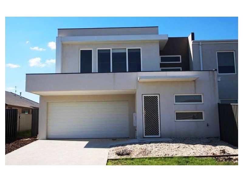 2 Parmentier Way, Pakenham VIC 3810