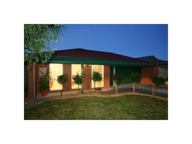 13 Langbourne Drive, Narre Warren South VIC 3805