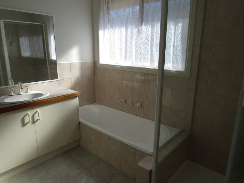 44 Gilmore Crescent, Lynbrook VIC 3975