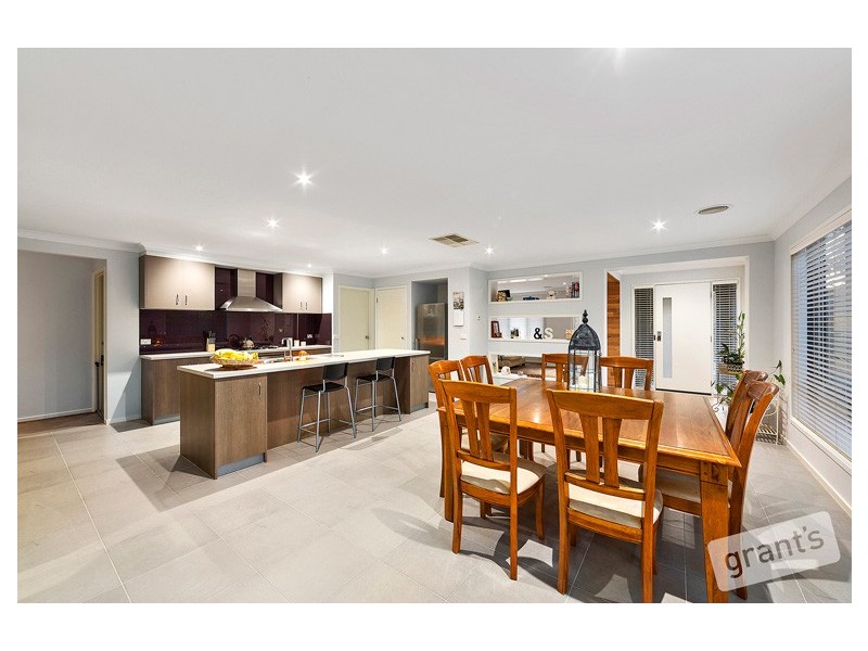 20 Lucerne Circuit, Pakenham VIC 3810