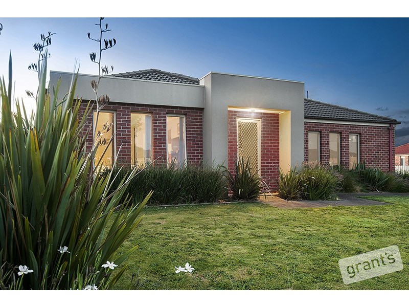 86 Sandalwood Drive, Pakenham VIC 3810