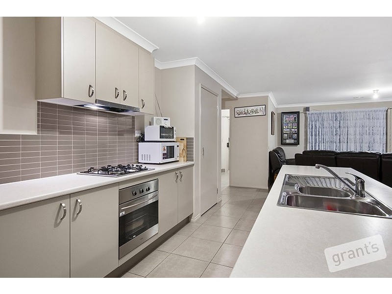 86 Sandalwood Drive, Pakenham VIC 3810